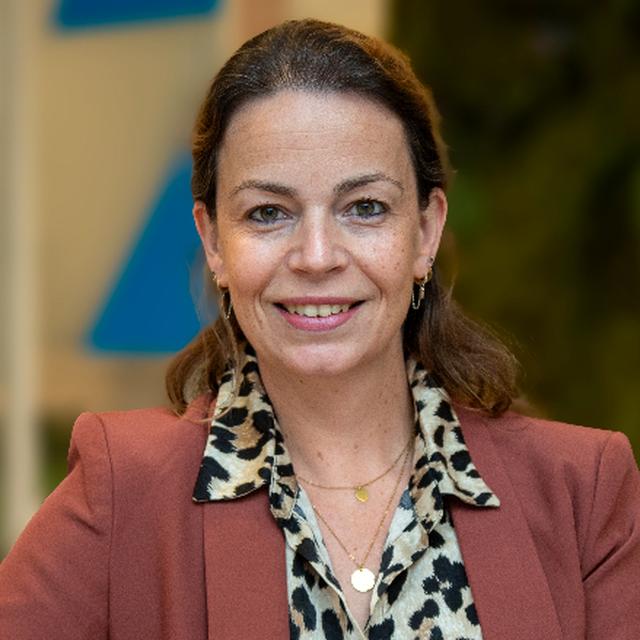 Pasfoto Karin Deckers